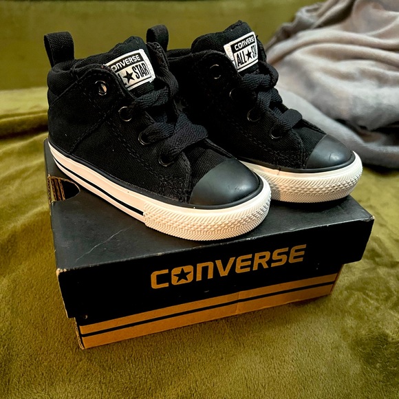 Converse Other - 🔥PRICE DROP🔥 NWOT Converse Toddlers Chuck Taylor All Star Axel Mid